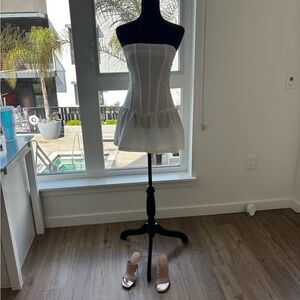 Elegant White Strapless Mini Dress